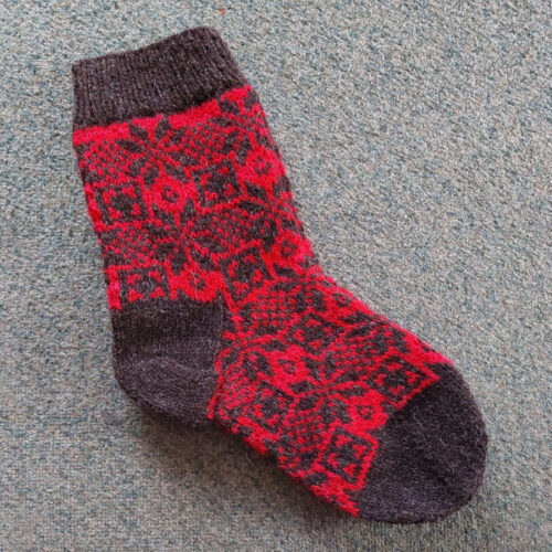 Punase pruuni mustriga sokid/40